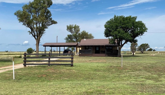 Charming 2-bedroom farmhouse in Shamrock, TX