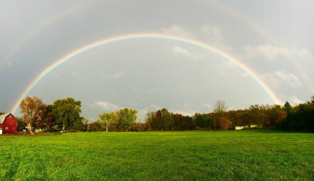 Charming 2-bedroom farmhouse in Lansing near Ithaca & Cornell w/gorge & firepit