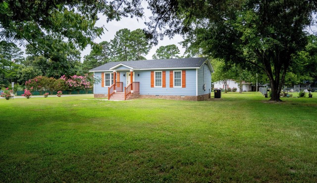 Charming 2-bedroom farmhouse in nice Wendell with AC, WiFi
