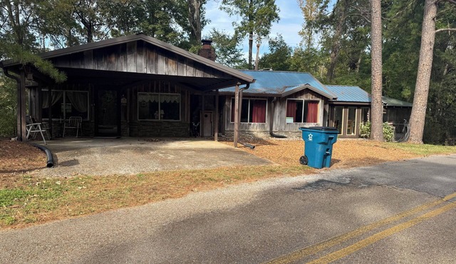 Charming 2-bedroom Fisherman's cabin next to Paris Landing State Park