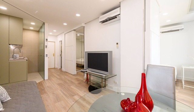 Charming 2-bedroom flat with city views - Madrid