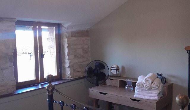 Charming 2-bedroom house in fabulous Vieux-Ruffec with WiFi