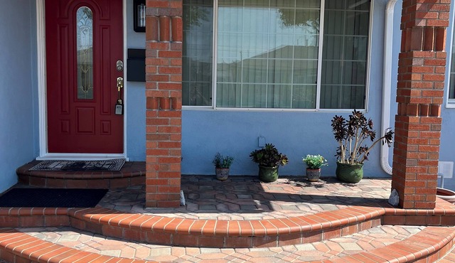 Charming 2-bedroom front house with WiFi and free parking