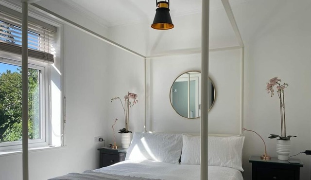 Charming 2 Bedroom Apartment in Didsbury with free parking