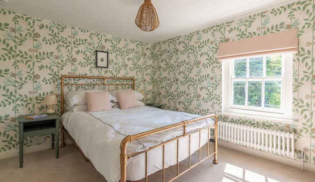 Charming 2 Bedroom Cottage in Marlborough