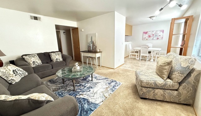 Charming 2-bedroom Gem! Bright 2BR, Pool, Dogs Welcome 30+ Day Stays. Wash/Dryer