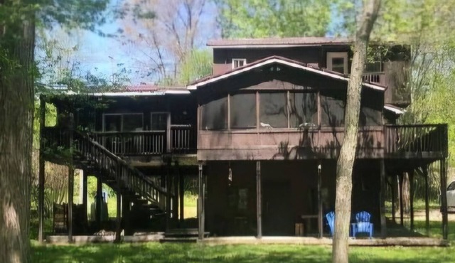 Charming 2-bedroom Greenbrier River house with WiFi, AC in welcoming Talcott, WV