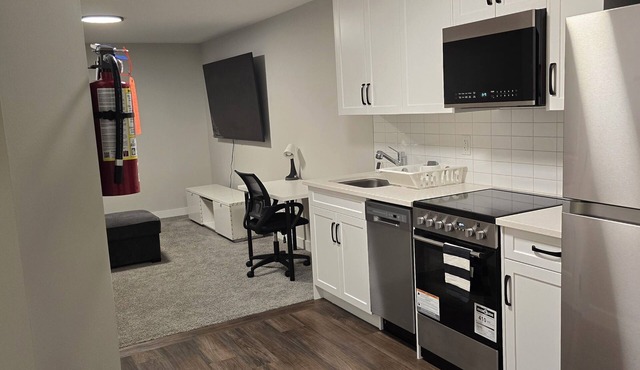 Charming 2-bedroom guest suite in Calgary.