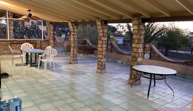 Charming 2-bedroom house one block to beach 5 minutes to town