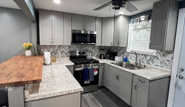 Charming 2-bedroom house in Dravosburg/Pittsburgh with WiFi and AC/Heater