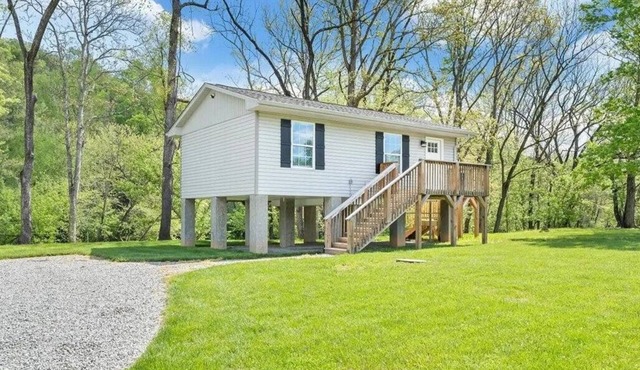 Charming 2-bedroom house with AC, WiFi in tranquil Eagle Rock