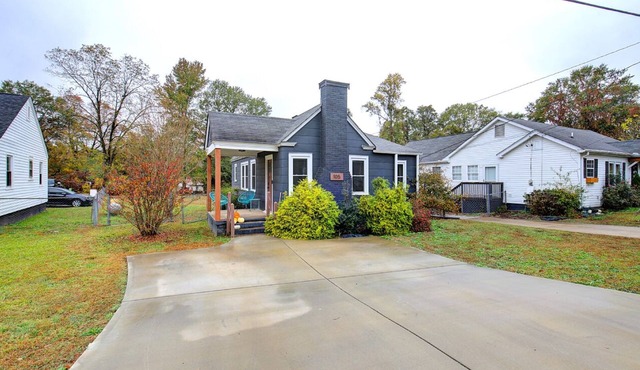 Charming 2-bedroom house with WiFi, AC in amazing Greenville