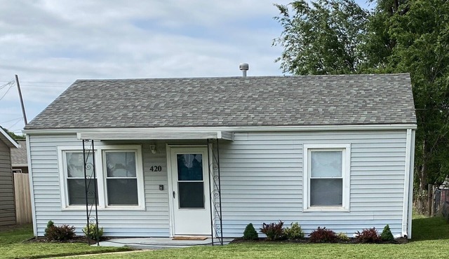 Charming 2-bedroom house in Hutchinson with WiFi and AC