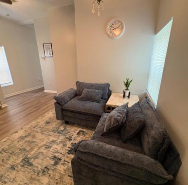 Charming 2-bedroom house 5 minutes from UF Health in sunny downtown Jacksonville