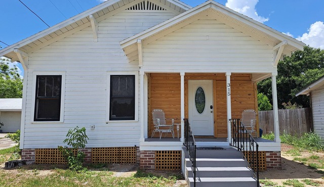Charming 2-bedroom house in Downtown Lake Wales.