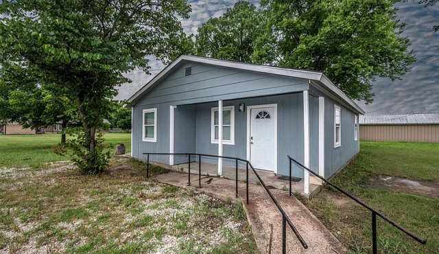 Charming 2-bedroom house in welcoming Mannsville OK with AC, WiFi