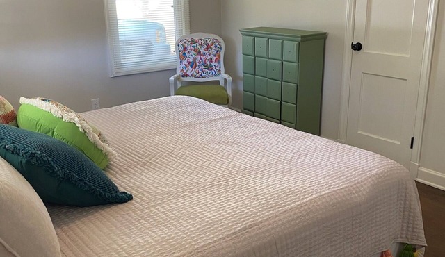 Charming 2-bedroom house with WiFi and AC in brilliant Montgomery