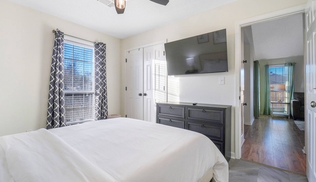 Charming 2-Bedroom Home.Pet Friendly.2 Min From Baptist East