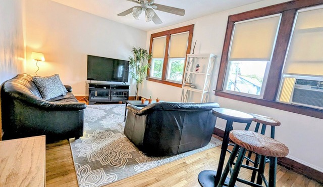 Charming 2-bedroom house with Wi-Fi, AC in marvelous New London CT
