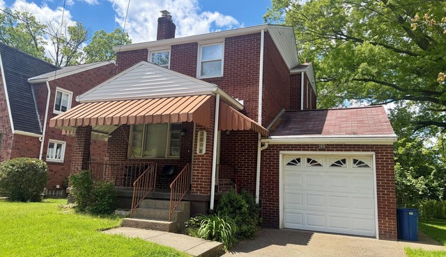 Charming 2-bedroom house with parking. Minutes from Downtown, CMU, Uni of Pitt
