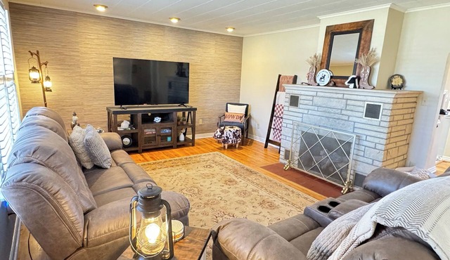 Charming 2-bedroom house in Ponca City with Hot Tub