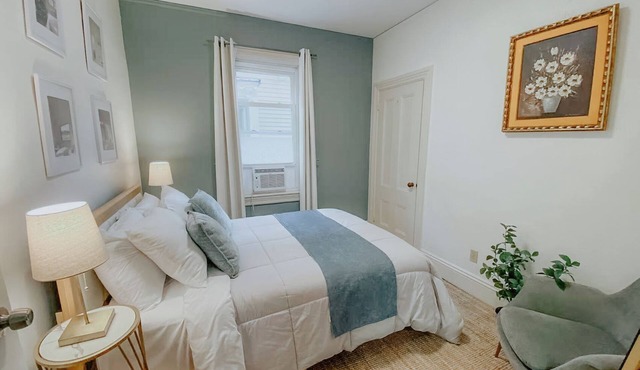 Charming 2-bedroom house super close to Brown & RISD, Wayland Square