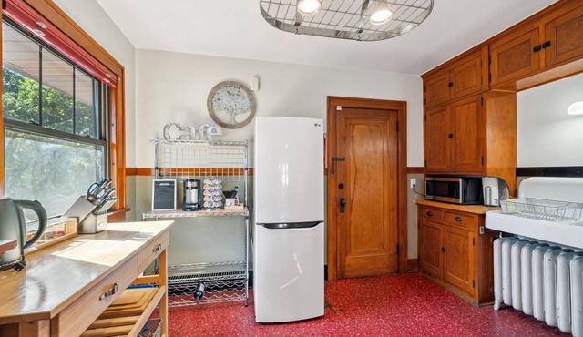 Charming 2-bedroom house in nice Saint Paul with WiFi, AC
