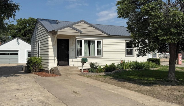 Charming 2-bedroom house in Scott City with AC, WiFi