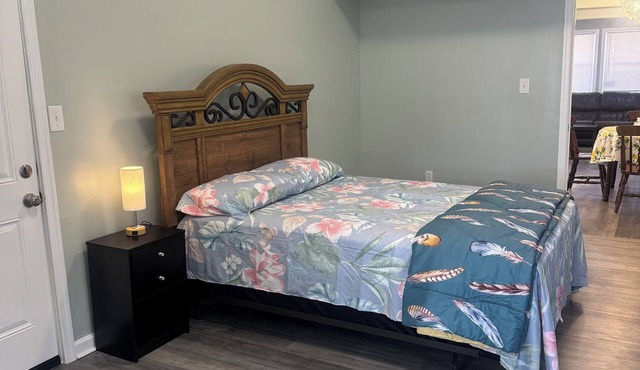 Charming 2-bedroom house with AC, WiFi in tranquil Springdale