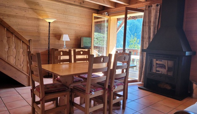 Charming 2-bedroom half chalet with terrace, Pra Loup