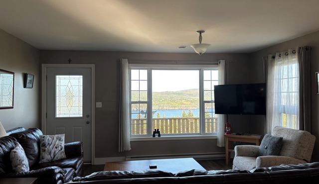 Charming 2-bedroom house with WiFi, AC in welcoming Ferryland