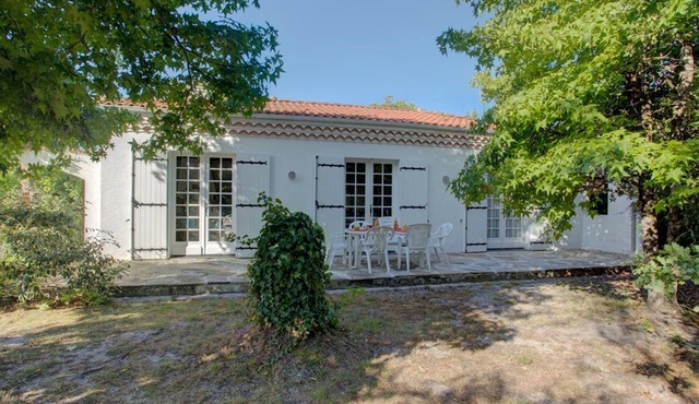 Charming 2-bedroom house with garden near the lake, perfect for holidays
