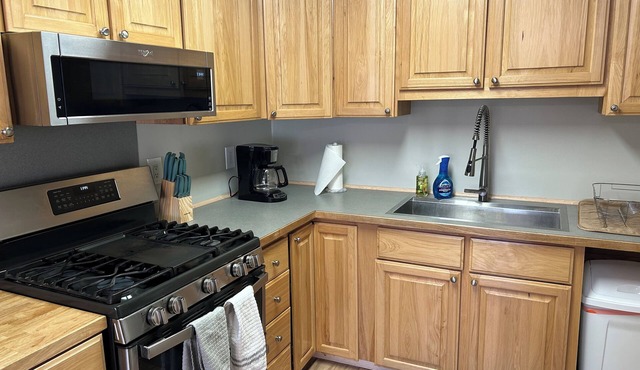 Charming 2-bedroom house in awesome Eagle River, Anchorage with WiFi