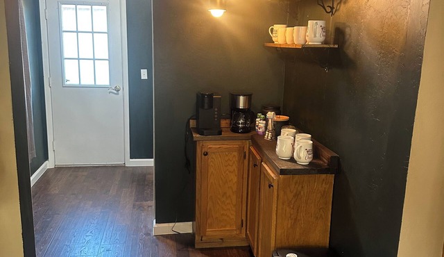Charming 2-bedroom house in tranquil Clarendon with relaxing courtyard on 1 acre