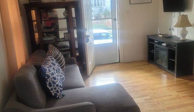 Charming 2-bedroom house with AC, WiFi in Clementon NJ