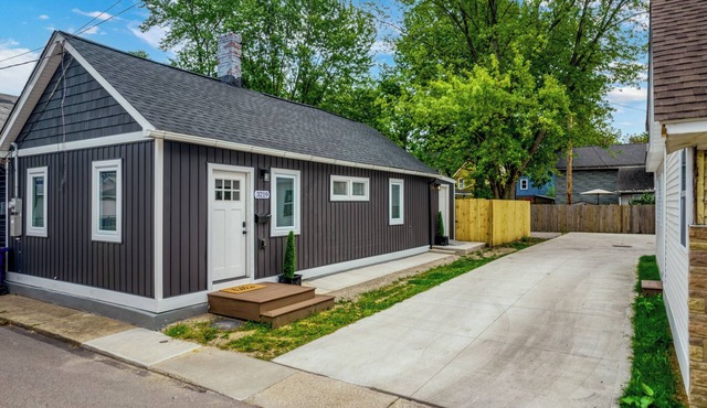 Charming 2-bedroom house in enchanting Cleveland with AC, WiFi 3219