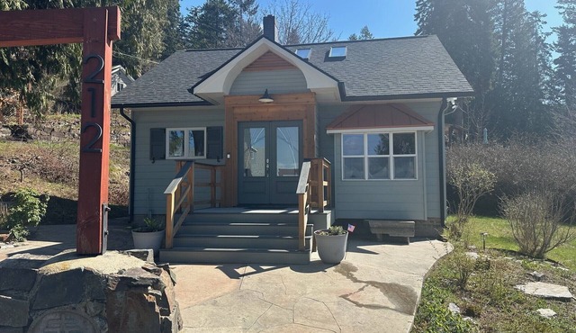 Charming 2-bedroom house with AC, WiFi in serene East Hope.