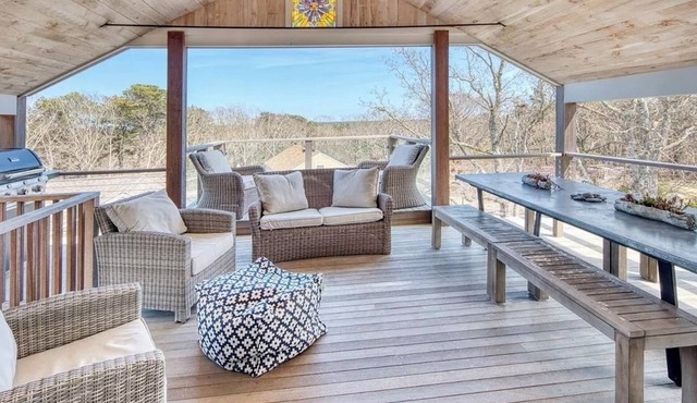 Charming 2-bedroom house on Chappy with pool, Tennis, pickleball, WiFi and AC