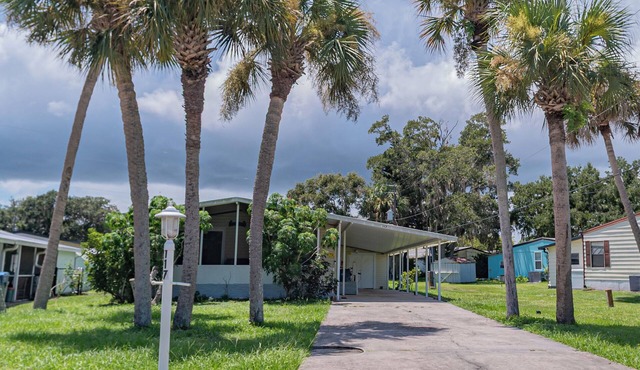 Charming 2-bedroom house in Edgewater Florida boat ramp fishing pier and pool