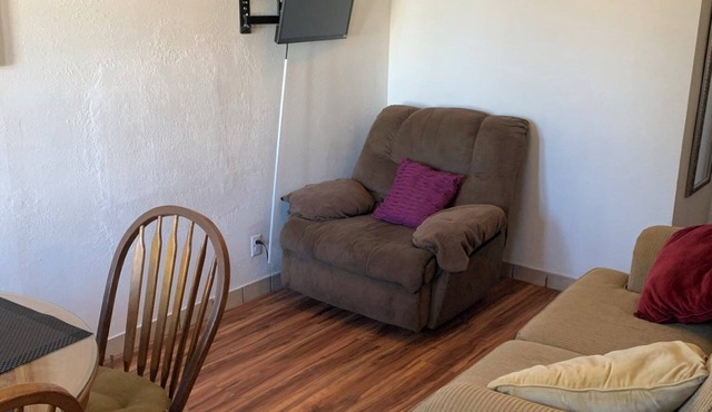 Charming 2-bedroom house with WiFi, AC in adorable El Centro.