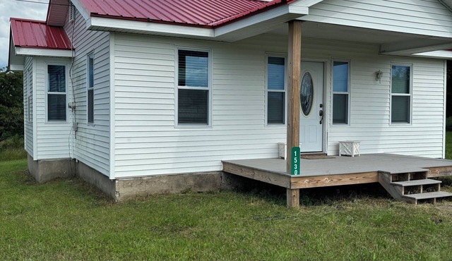 Charming 2-bedroom house on acreage in Ellsworth with stone fireplace and WiFi
