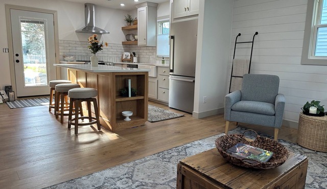 Charming 2-bedroom house with WiFi, AC in Fairfield