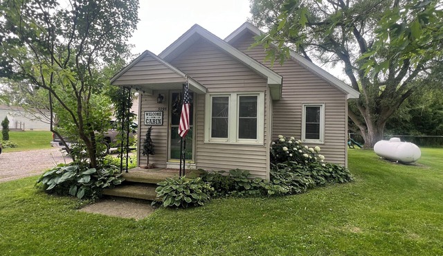 Charming 2-bedroom house in Fairgrove with AC, WiFi , Smart TV , Pet Friendly,