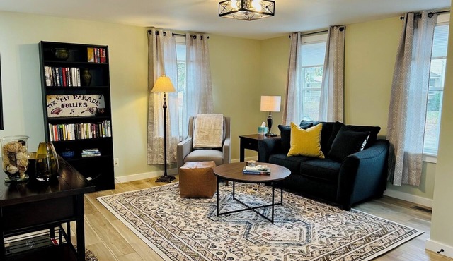Charming 2-bedroom house in historical Galesburg neighborhood