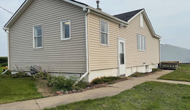 Charming 2-bedroom house Just minutes from Town Pets Welcome