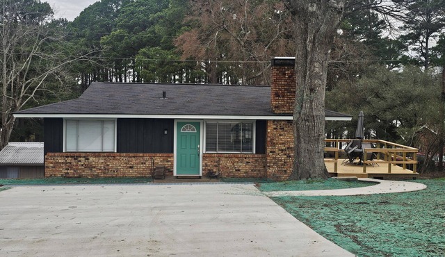 Charming 2-bedroom house in Jefferson with beautiful lake views!