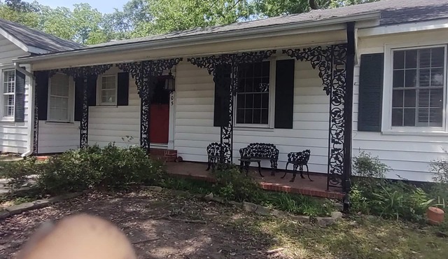 Charming 2-bedroom house in Jefferson with Sunroom