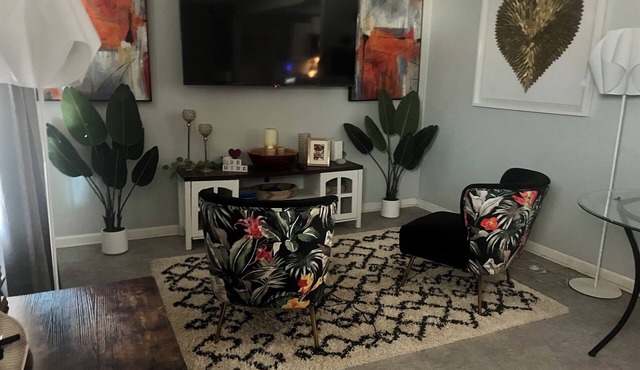 Charming 2-bedroom house in terrific Jonesboro with AC, WiFi, BBQ Grill