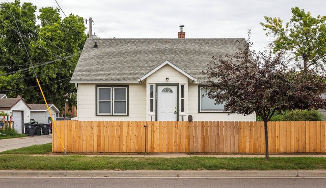 Charming 2-bedroom house in lovely La Crosse, minutes from downtown area
