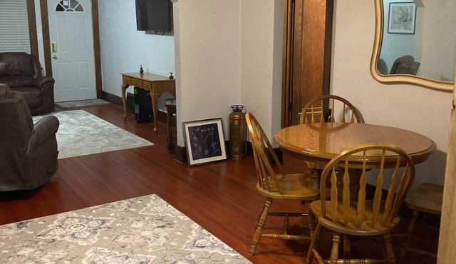 Charming 2-bedroom house with WiFi, AC in delightful La Crosse